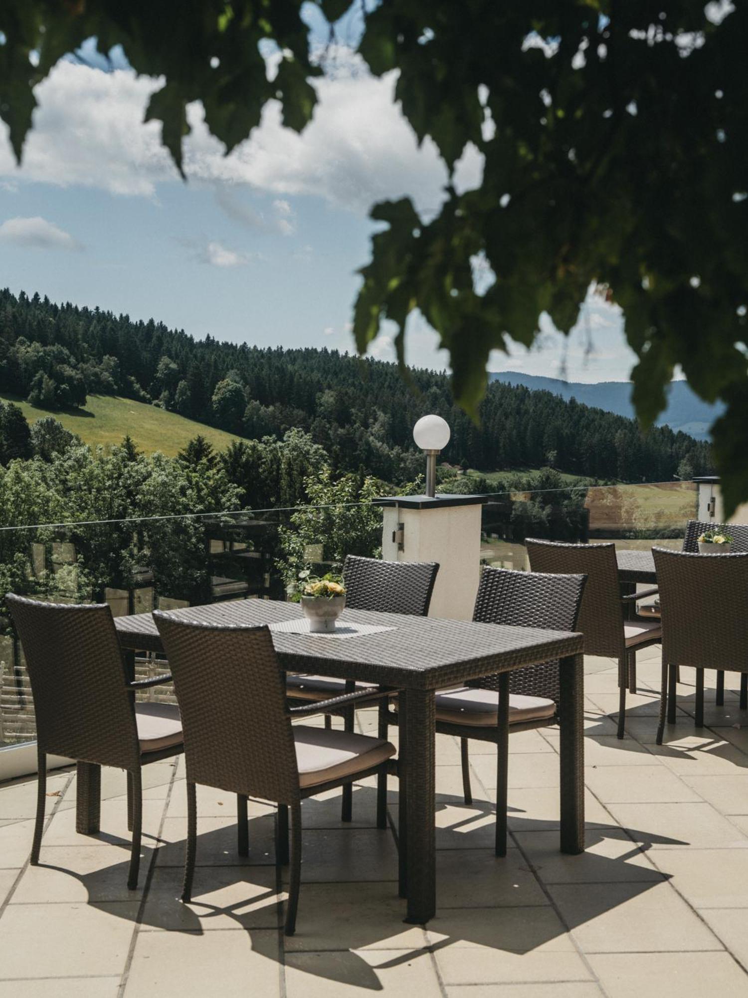 Hotel Muhr Pöllauberg Buitenkant foto